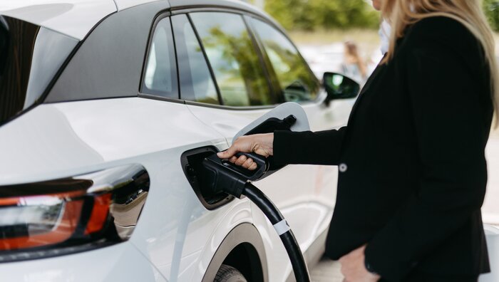 E-Auto am Laden am Deutschlandnetz-Ladepark der Pfalzwerke in Göppingen E-Auto, Mythen, Laden, Ladeinfrastruktur, E-mobilitaet